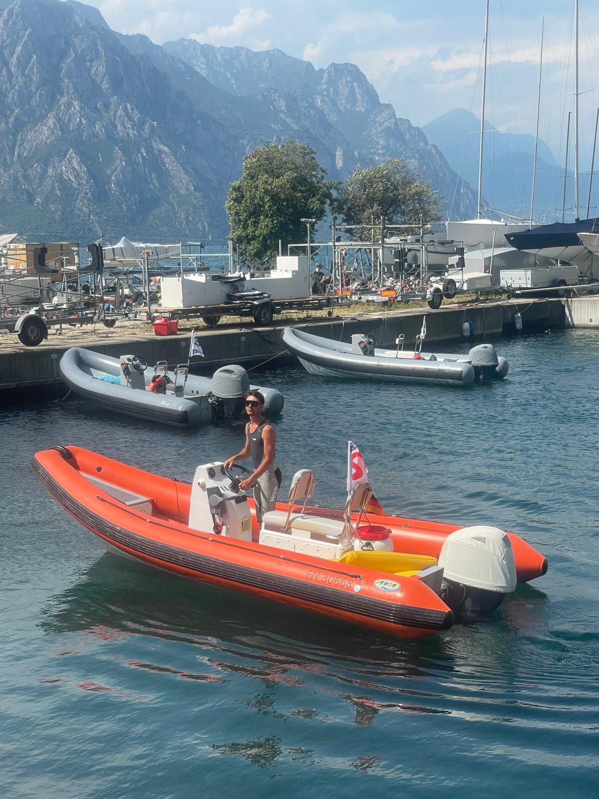 Nick Schuler coaching young sailors